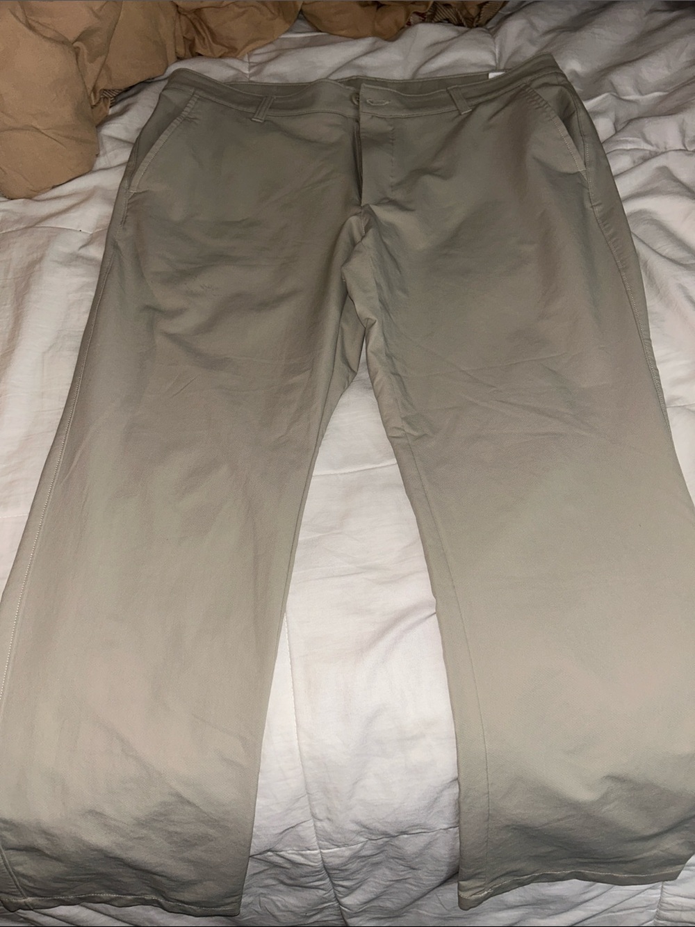 Under Armour Men's Golf Pants in Light Khaki